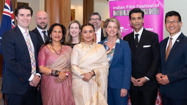 ऑस्ट्रेलियाई संसद में लॉन्च हुआ यश चोपड़ा डाक टिकट, YRF के 50 साल पूरे होने का मनाया गया जश्न!