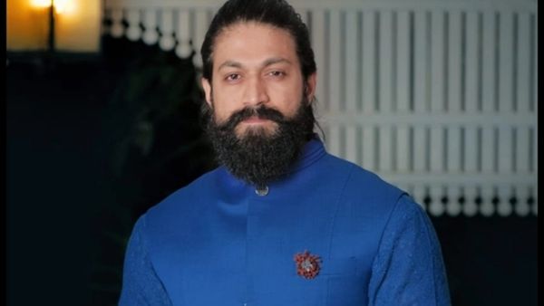 कभी ₹300 लेकर एक्टर बनने निकला था ये सुपरस्टार, आज एक फ़िल्म के लेता है 30 करोड़, जानें नेटवर्थ