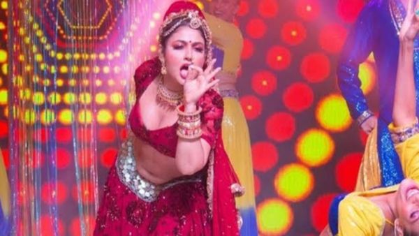 Haryanvi Gana Video: गोरी नागोरी ने स्टेज पर लगाए देसी ठुमके, वीडियो देख बढ़ जाएगी दिल की धड़कन