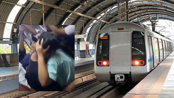Delhi Metro में बेकाबू हुआ कपल, भारी भीड़ के बीच करता रहा गंदी हरकत? Video Viral!