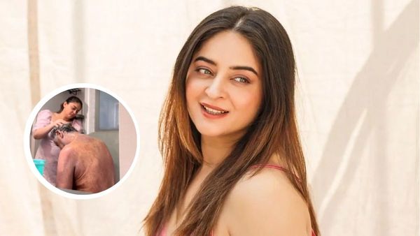 VIRAL: माही विज ने पिता को नहलाते हुए शेयर किया बाथरूम वीडियो, लोग बोले- अरे ये आपने रिकॉर्ड क्यों किया...