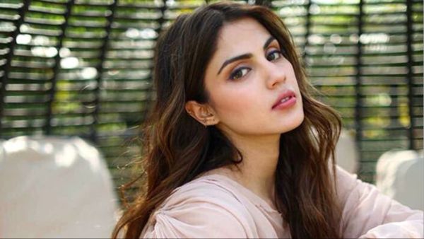 Rhea Chakraborty ने याद किए वो बुरे दिन, कहा-'लगता था लोग मुझे मार डालेंगे, जेल में तो हर रोज...'