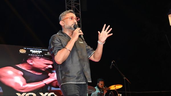 Honey Singh को तलाक के बाद फिर से मिला प्यार? एक्ट्रेस के हाथों में हाथ डालकर रोमांस करते नजर आए रैपर