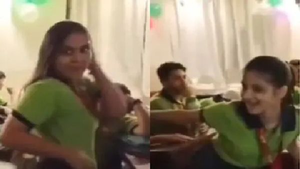 VIDEO: कोचिंग सेंटर में कच्ची उम्र की लड़कियों ने 'आज की रात मजा हुस्न का..' पर खड़ा किया बवाल