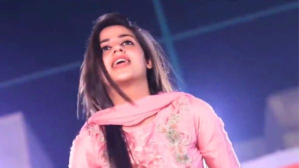 Haryanvi Gana: प्रांजल दहिया ने दिल्ली के कॉलेज में किया ऐसा डांस कि शो में उमड़ पड़ी भीड़, देखें VIRAL VIDEO