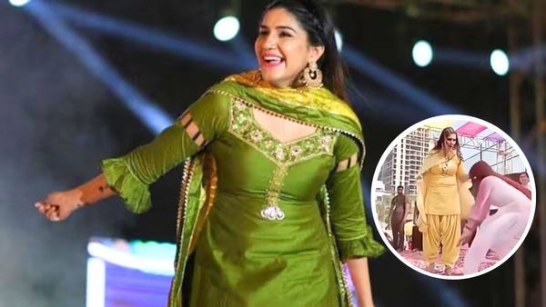 Haryanvi song: सपना चौधरी को स्टेज पर टक्कर देने पहुंच गई लड़की, किया ऐसा ताबड़तोड़ डांस की देखते ही रह गए लोग