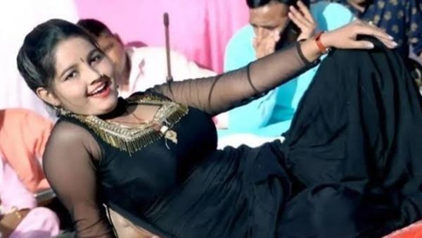 Haryanvi Gana Video: सुनीता बेबी ने अपने डांस से मचाया बवाल, युवा ही नहीं बुजुर्ग भी देखने पहुंचे परफॉर्मेंस