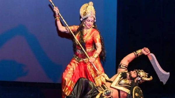 हेमा मालिनी ने धारण किया मां दुर्गा का रूप, 75 की उम्र में किया जबरदस्त डांस, वीडियो देख उड़ जाएंगे होश