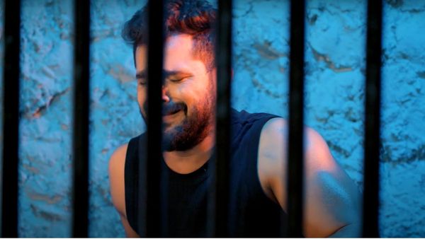 BHOJPURI VIDEO: जेल में बंद हुए खेसारी लाल यादव! वीडियो देख चकराया फैन्स का सिर, बोले- बदमाश हो जाई...