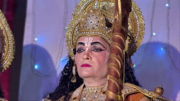 Video: Ramleela में राम का रोल निभाने वाले एक्टर को पड़ा दिल का दौरा, छाती पकड़कर स्टेज के पीछे भागे और फिर...