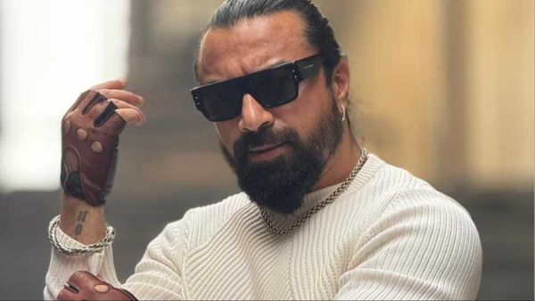 Ajaz Khan की जल्द हो सकती है गिरफ्तारी, ड्रग्स को लेकर पकड़ा गया एक्टर का स्टाफ, सर्च ऑपरेशन में जुटी टीम