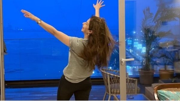 90 के दशक में टॉप एक्ट्रेस थीं ये हसीना, एक गलती पड़ी करियर पर भारी, 9 साल छोटे शख्स संग रचाई शादी