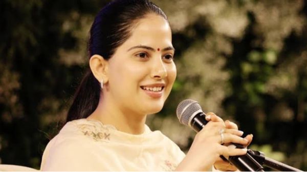 2 लाख की कीमत वाला गाय की चमड़ी से बना बैग लेकर घूमती हैं Jaya Kishori! वीडियो देखते ही भड़के लोग