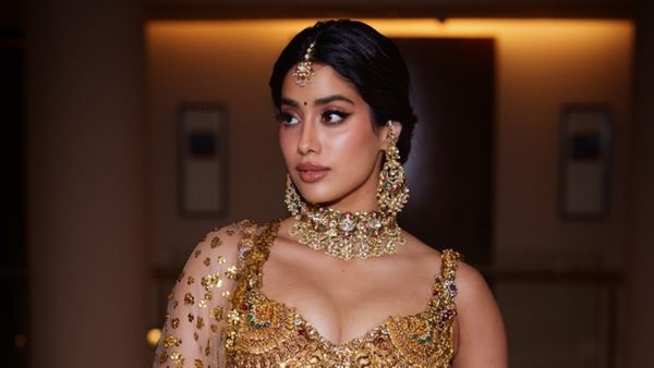 कभी हिंदी बोलने में Janhvi Kapoor को होती थी परेशानी, अब ऐसा ट्रांसफार्मेशन देख लोगों ने की तारीफ