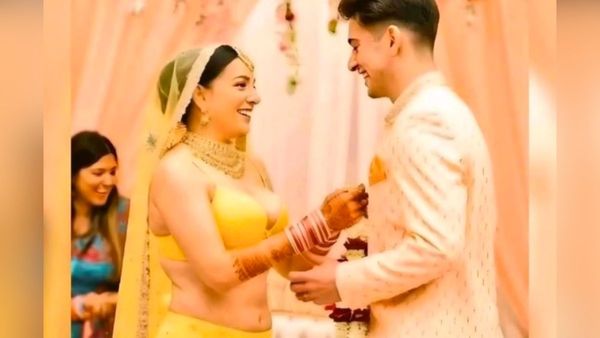 लखनऊ की लड़की ने बनारसी बिकिनी पहन लिए सात फेरे ? सोशल मीडिया पर धड़ल्ले से वायरल हो रही नई दुल्हन की तस्वीर