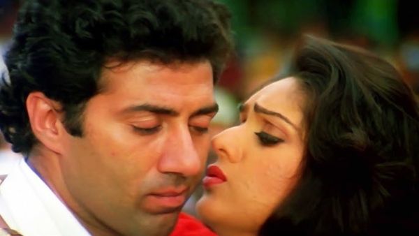 'जितना दे रहा हूं, खुशी-खुशी ले लो' बॉलीवुड एक्ट्रेस का खुलासा पैसों के लिए डायरेक्टर ने रुला दिया