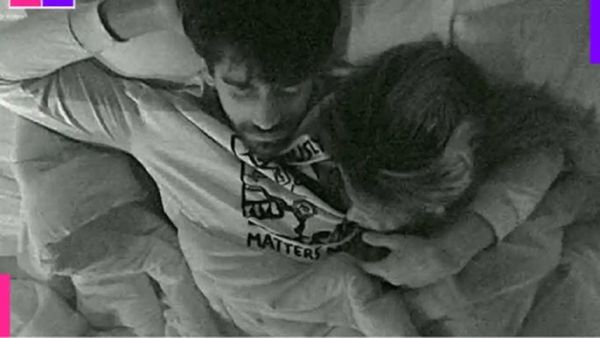 BF को धोखा देकर अविनाश मिश्रा की बांहों में सो रही है ये हसीना, लोग दे रहे खूब ताने