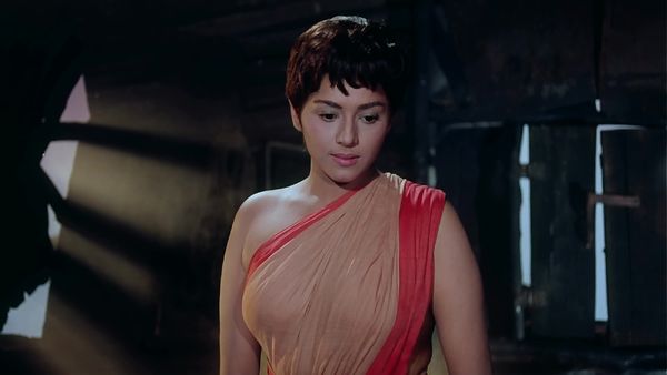 हीरोइन बनने के लिए भूख हड़ताल पर बैठी एक्ट्रेस, टॉपलेस सीन देकर मचाई थी सनसनी, रतन टाटा संग था अफेयर!