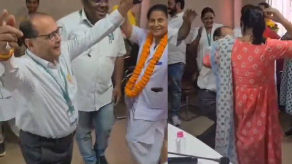 VIRAL: जिला अस्पताल में डॉक्टर्स और नर्सों ने मिलकर किया 'काटी रात मैंने खेतों में' गाने पर डांस, मचा बवाल