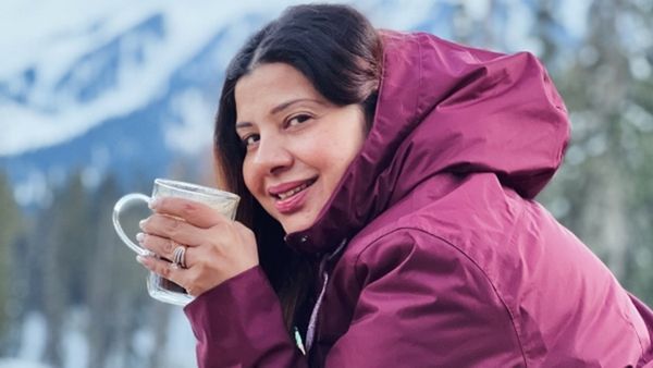 श्वेता तिवारी के एक्स-हस्बैंड को सरेआम किस कर चुकी है ये भोजपुरी एक्ट्रेस, डांस से लोगों को बना देती थी दीवाना