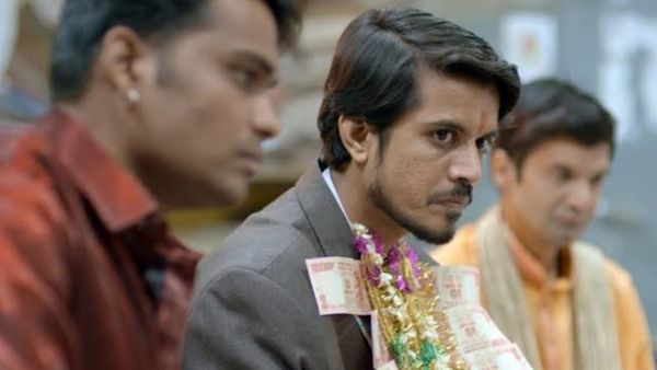 करीना कपूर की शादी में पकाया खाना, मॉल में की जॉब, आज 'पंचायत' के 'दामाद जी' मचा रहे इंडस्ट्री में भौकाल!