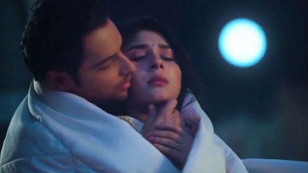 'अनुपमा' में राही और प्रेम हुए कंबल में इंटीमेट! भड़के फैन्स, बोले- बी-ग्रेड वेब सीरीज लग रही है...