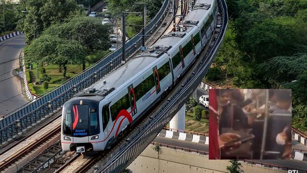 'मेरा बंदा पुलिस में है..' Delhi Metro में भिड़ी दो महिलाएं, Video देख माथा पकड़ लेंगे आप!