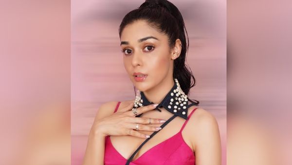 Bigg Boss 18- ईशा सिंह को सच में मिली स्क्रिप्ट? क्या है वायरल तस्वीर की सच्चाई, खुल गया राज!