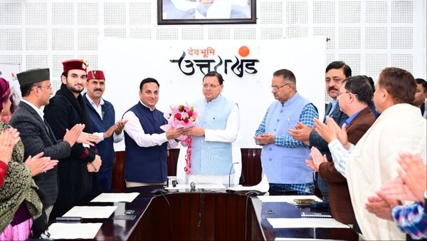 CM धामी ने पहली जौनसारी फिल्म 'मैरै गांव की बाट' का प्रोमो पोस्टर किया लॉन्च, विरासत से लोग होंगे रूबरू
