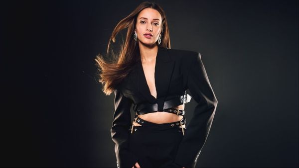 Triptii Dimri अपने BF संग लंच डेट पर निकलीं, पैपराजी को देखकर लगी उन्हें भगाने, वीडियो हुआ वायरल