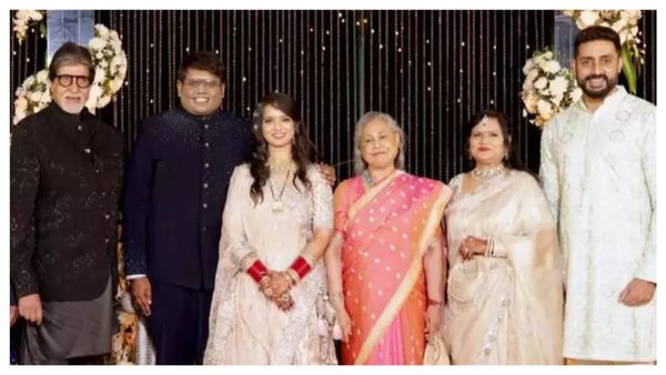 Inside Pics: शादी में पहुंचा बच्चन परिवार, मम्मी जया पापा अमिताभ के साथ अभिषेक बच्चन ने की खूब मस्ती