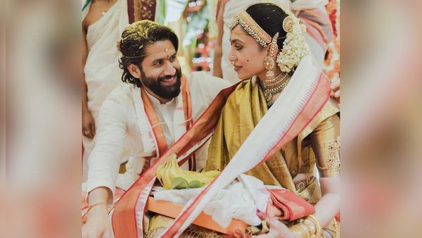 शोभिता धुलिपाला ने छुए नागा चैतन्य के पैर तो फूटा लोगों का गुस्सा, बोले- खुद को भगवान समझ रहे हो...