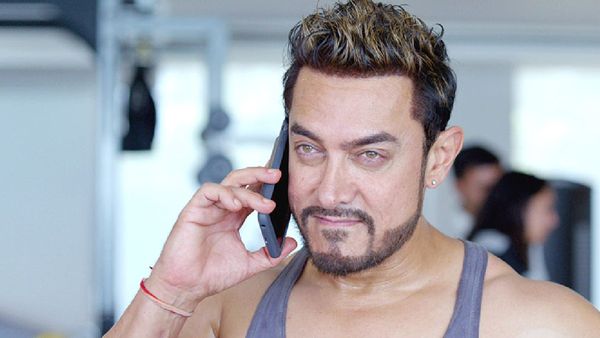 झुमका पहनकर निकले Aamir Khan हुए जमकर ट्रोल, लोग बोले- 'लड़की बनने का शौक है'