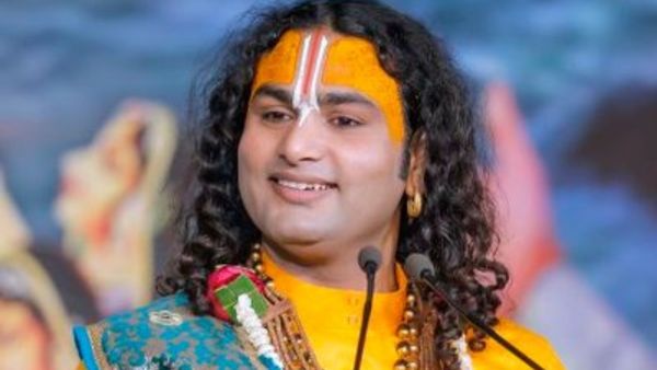 बॉलीवुड सेलेब्स से अनिरुद्धाचार्य ने पूछे शराब पीने के फायदे, टॉप एक्टर का जवाब सुन बाबा भी पड़ गए चक्कर में