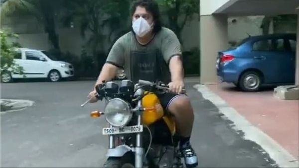 मशहूर डायरेक्टर पिछले कई सालों से जिंदगी खत्म करने की कर रहे कोशिश, काम मिलना हुआ बंद... बेचना पड़ा घर