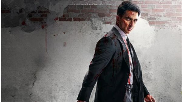 Fateh Review: एनिमल अवतार में नजर आए Sonu Sood, धांसू एक्शन सीन के अलावा फिल्म में देखने लायक कुछ नहीं
