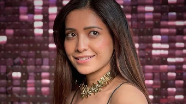 जब आशा नेगी के साथ भरे इवेंट में हुआ था ऊप्स मोमेंट, ड्रेस पर पीछे लग गया बड़ा सा स्पॉट