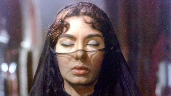 इस बॉलीवुड फिल्म को बनने में लगे पूरे 23 साल, शूटिंग के दौरान कई स्टार्स की हुई मौत, जैसे-तैसे हुई रिलीज