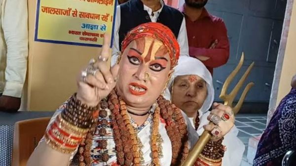 सनातन धर्म त्याग देंगी महामंडलेश्वर हिमांगी सखी? किन्नर अखाड़े में चल रहा विवाद