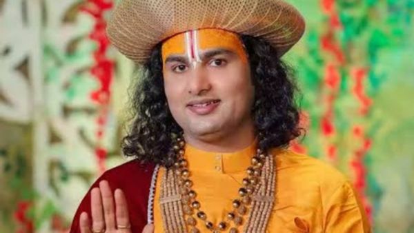 'गाड़ी क्यों रखते हैं बाबा...', सवाल पर भड़के Aniruddhacharya, बोले- नालायक...
