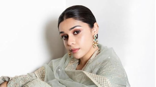 Eisha Singh को मुंह पर बोला गया 'चुगली आंटी', दिया ऐसा जवाब की सन्न रह जाएंगे आप!