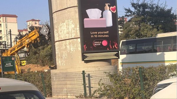 Zomato ने अपने नए AD में कर दी भारी गलती, सिंगल लोगों के लिए किया अश्लील फोटोज का इस्तेमाल