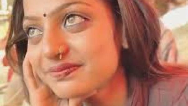 महाकुंभ वायरल गर्ल मोनालिसा के लिए आसान नहीं हीरोइन बनना, डायरेक्टर करा रहे हैं ऐसे-ऐसे काम