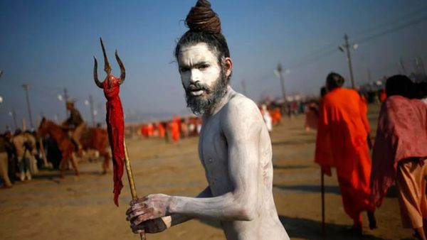 Naga Baba Viral Video: प्रयागराज के महाकुंभ में पहुंचे नागा साधुओं ने खेला क्रिकेट, लगाए चौके-छक्के