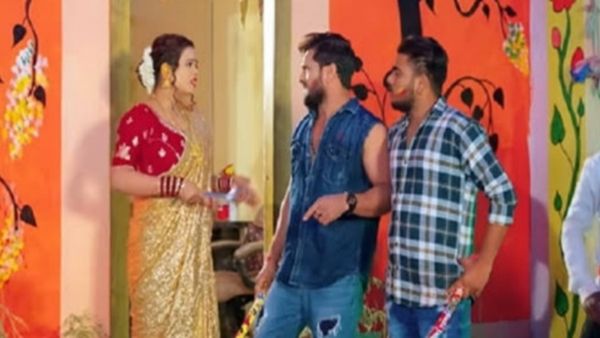 Bhojpuri Video: खेसारी लाल यादव का 'ओपन द डोर भौजी' गाना हुआ वायरल, खेली जमकर होली
