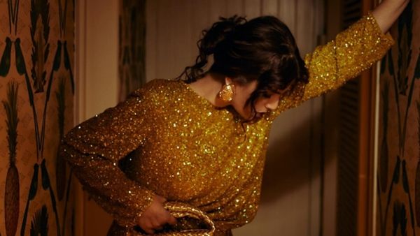 1 मिनट के न्यूड सीन से छाई ये एक्ट्रेस, 20 की उम्र में बनी मां, करियर छोड़ विदेश में हो गई थी शिफ्ट