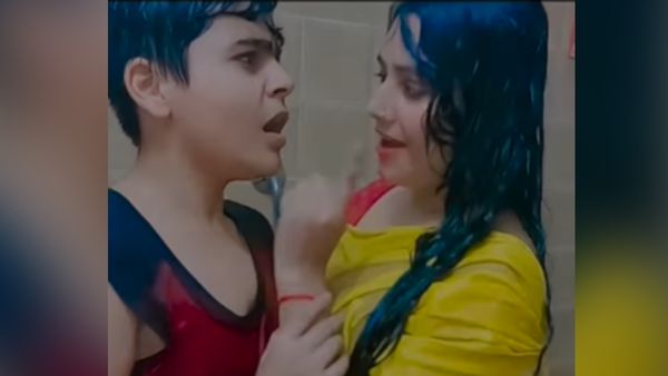 बाथरूम से वायरल हुआ मां-बेटे का वीडियो, नाबालिग बच्चे के साथ ऐसी शर्मनाक हरकतें देख भड़के लोग!