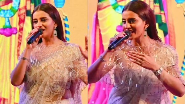 VIDEO: अश्लील इशारे कर रहे थे लोग तो भड़कीं अक्षरा सिंह, मंच पर खड़े होकर दी गालियां, बोलीं- कुत्तों...