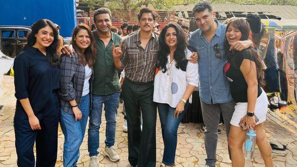 विजय वर्मा और कृतिका कामरा ने पूरी की 'मटका किंग' की शूटिंग, टीम के साथ मनाया जश्न