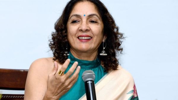 नीना गुप्ता ने खुलेआम इस एक्ट्रेस के B**bs पर किया कमेंट, बोलीं- उसके जितने बड़े मेरे नहीं है इसलिए...